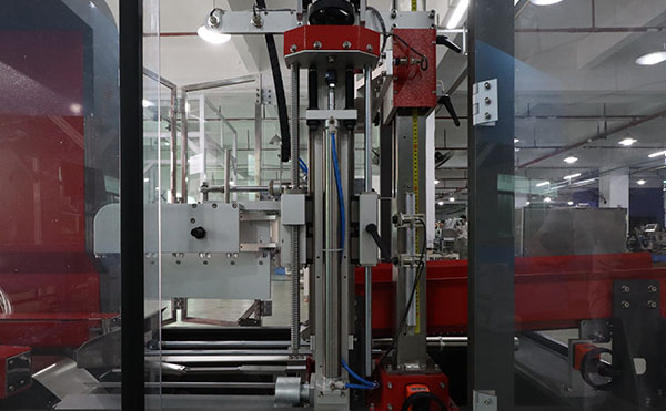 一字型自動(dòng)封箱機(jī),封箱機(jī),封箱機(jī)廠家,佼佼者自動(dòng)化