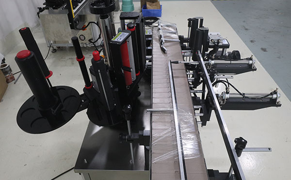 液體袋不干膠貼標機,不干膠貼標機,貼標機廠家,佼佼者