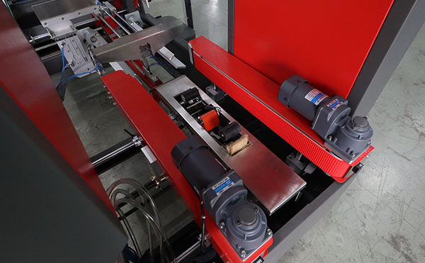 一字型自動封箱機,自動封箱設備,包裝機生產廠家,佼佼者自動化