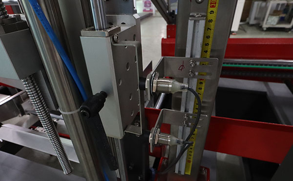 角邊全自動封箱機,封箱機設備,封箱包裝機生產廠家