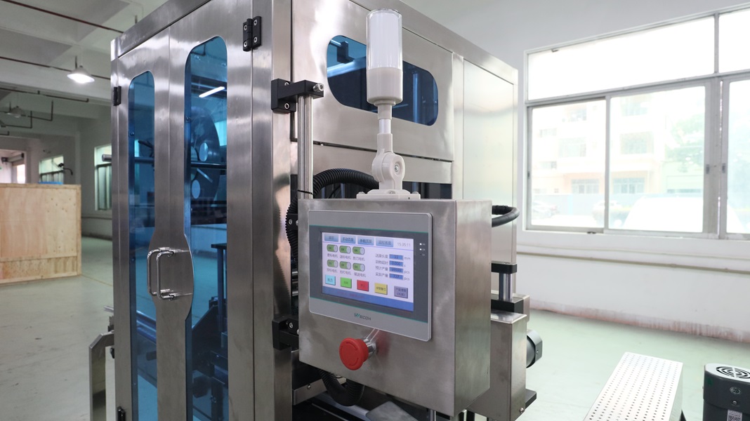 全自動圓瓶套標機,圓瓶套標設備,全自動套標機,高臻智能